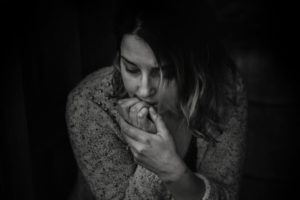 Kognitiv adfærdsterapi og angst: Få effektive redskaber til at hjælpe dig selv og andre